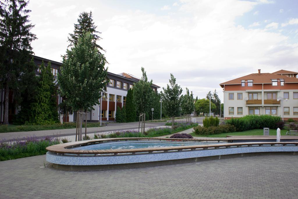 Marina-Buek Apartmanhaz Exterior photo
